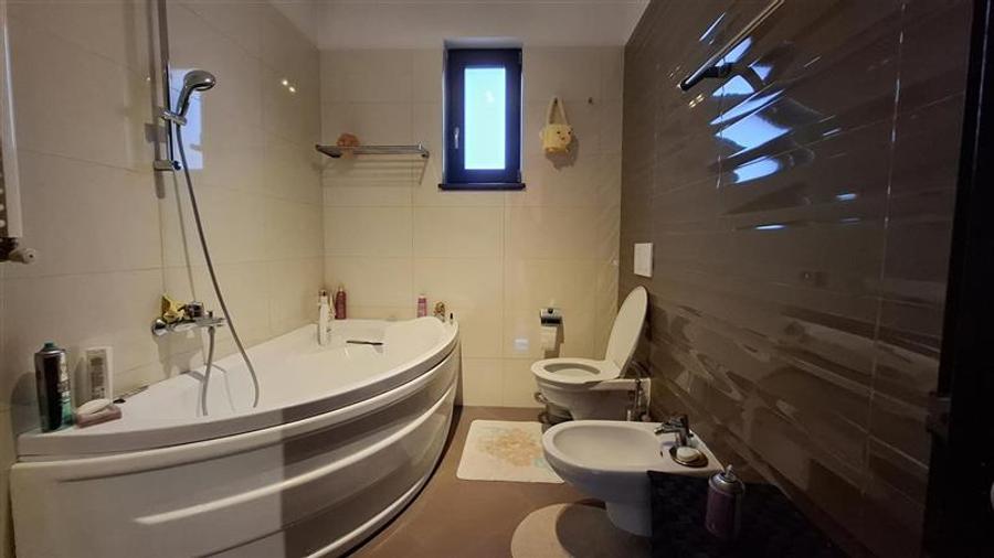 Casa noua + spatiu comercial + spalatorie auto - 12