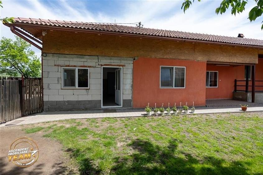 FILM! Pe 1.200mp teren, Rezidenta cu gradina inflorata,aproape de Tragu Secuiesc - 27