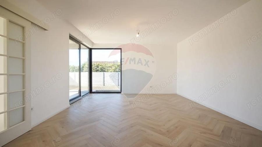 Casa / Vila cu 5 camere de vanzare - 6