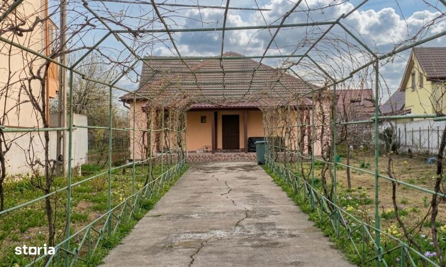 Casă cu 4 camere decomandat în Central