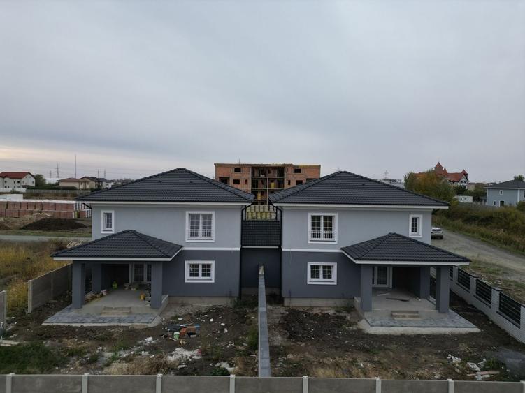 Duplex cu 4 camere cu Canalizare în Moșnița Nouă