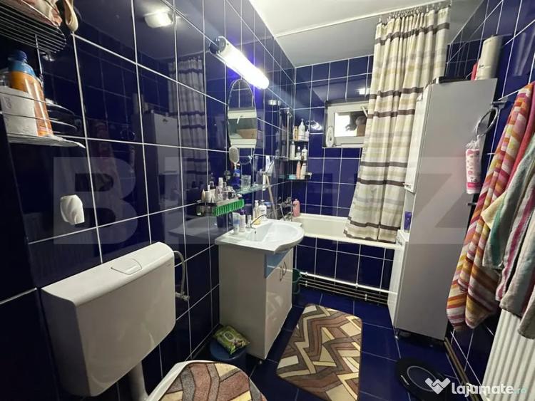 Apartament cu 3 camere semidecomandat în 9 Mai
