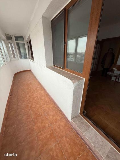 Apartament cu 3 camere în Zăvoaia