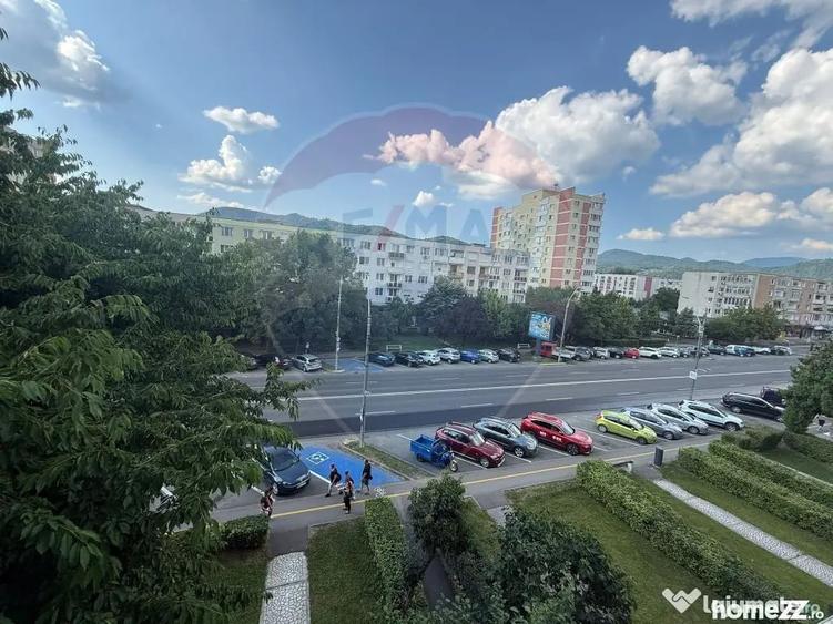 Apartament cu 3 camere decomandat în Central