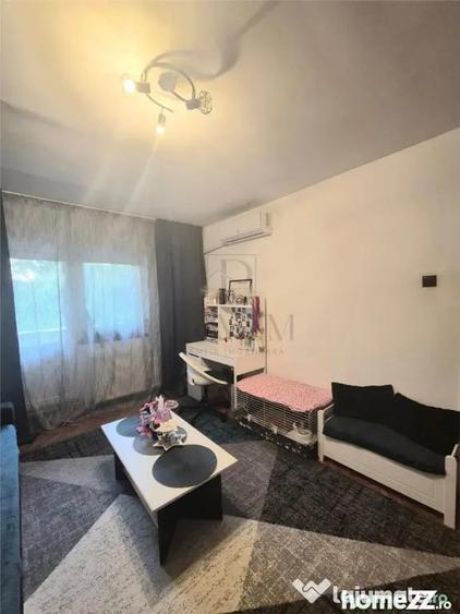 Apartament cu 2 camere semidecomandat în Dâmbovița