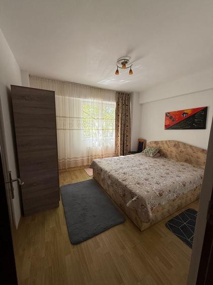 Apartament cu 3 camere decomandat în Exterior Vest