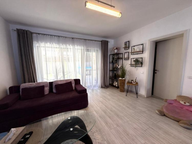 Casă cu 4 camere cu Teren 365 Mp în Florești