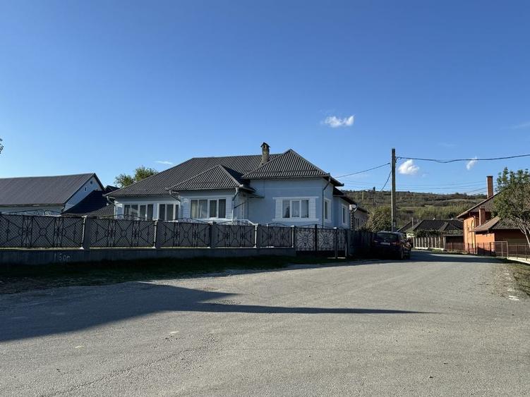 Casă cu 4 camere cu Teren 3200 Mp în Săsarm