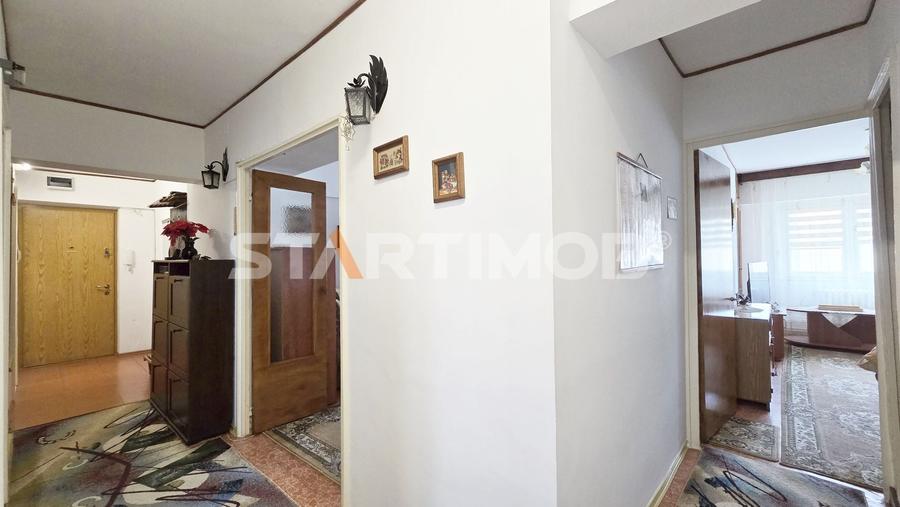 Apartament cu 4 camere decomandat, mobilat în Centrul Civic