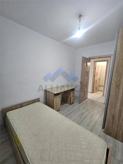Apartament cu 3 camere decomandat în Filiași