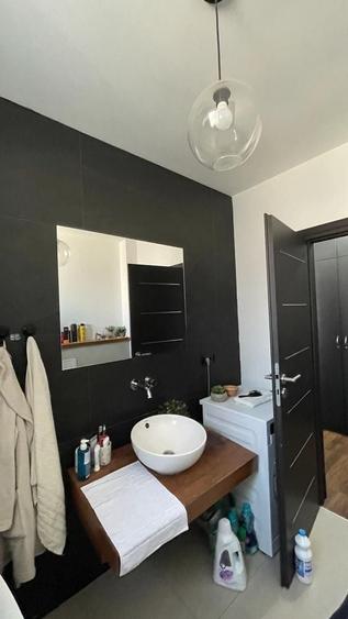 Apartament cu 3 camere semidecomandat, mobilat în Dumbrăvița