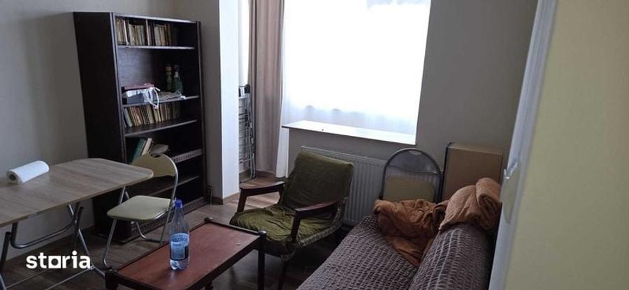 Apartament cu 3 camere semidecomandat în Central