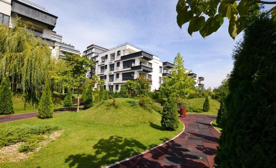 Penthouse cu 5 camere decomandat, mobilat în Barbu Văcărescu