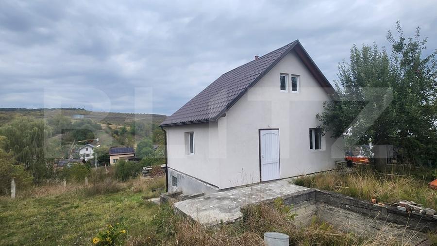 Casă individuală cu 2 camere cu Teren 1500 Mp în Livezeni