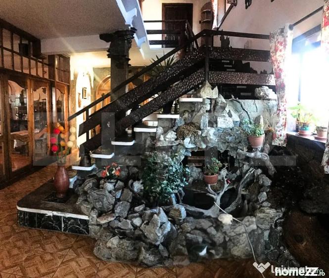 Casă cu 5 camere cu Teren 3000 Mp în Central