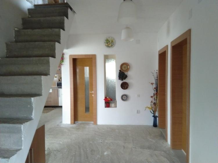 Casă individuală cu 4 camere cu Teren 1000 Mp în Croitori