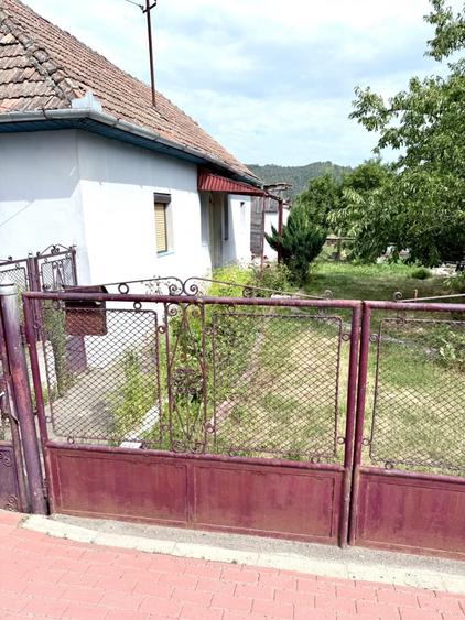 Casă individuală cu 2 camere cu Canalizare în Iclod