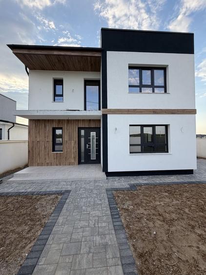 Casă cu 4 camere în Exterior Vest
