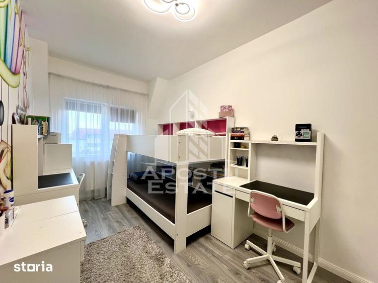 Apartament cu 3 camere semidecomandat, mobilat în Aradului