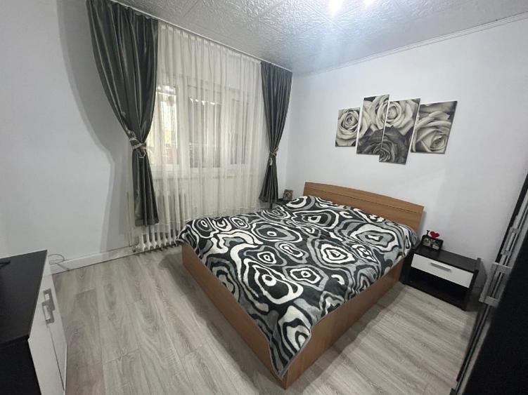 Apartament cu 5 camere decomandat, mobilat în UMT
