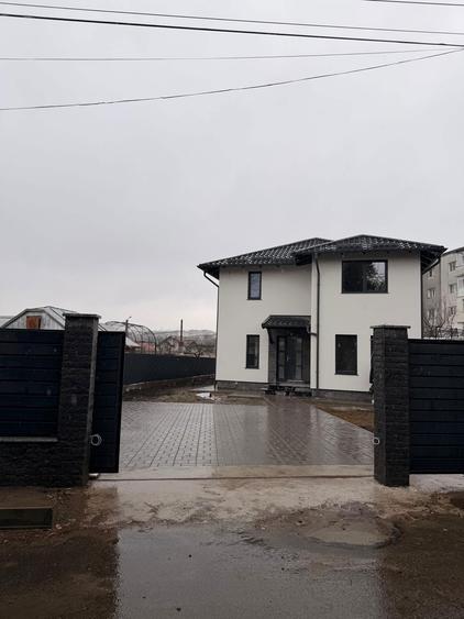 Casa moderna de vanzare Botosani / zona Imparat Traian - 1