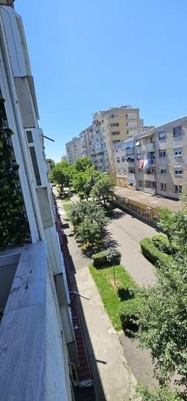 Apartament cu 2 camere decomandat în Micro 16