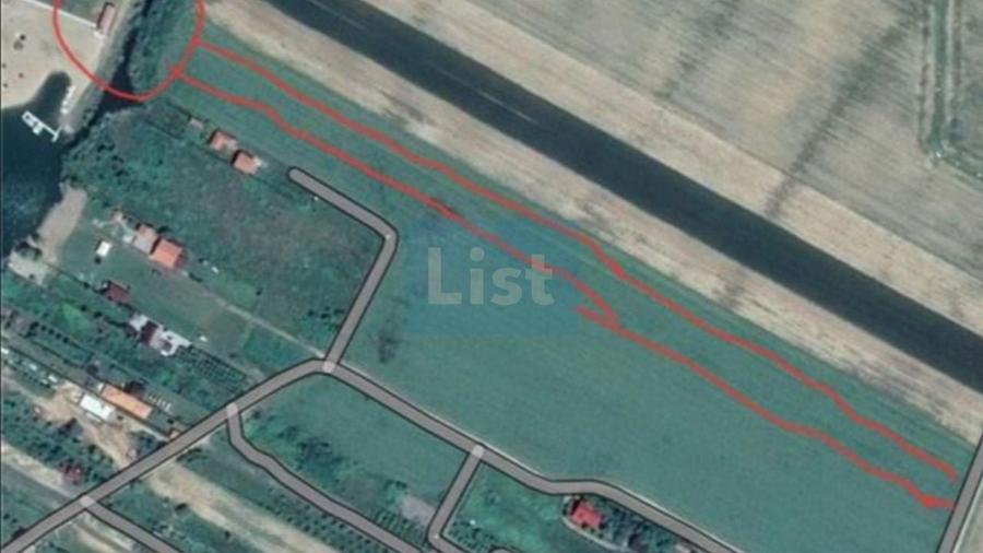 Teren agricol intravilan de 9100 mp, în Apa