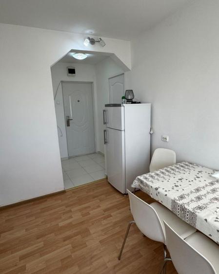 Inchiriez Garsoniera zona targu Veterani - 1