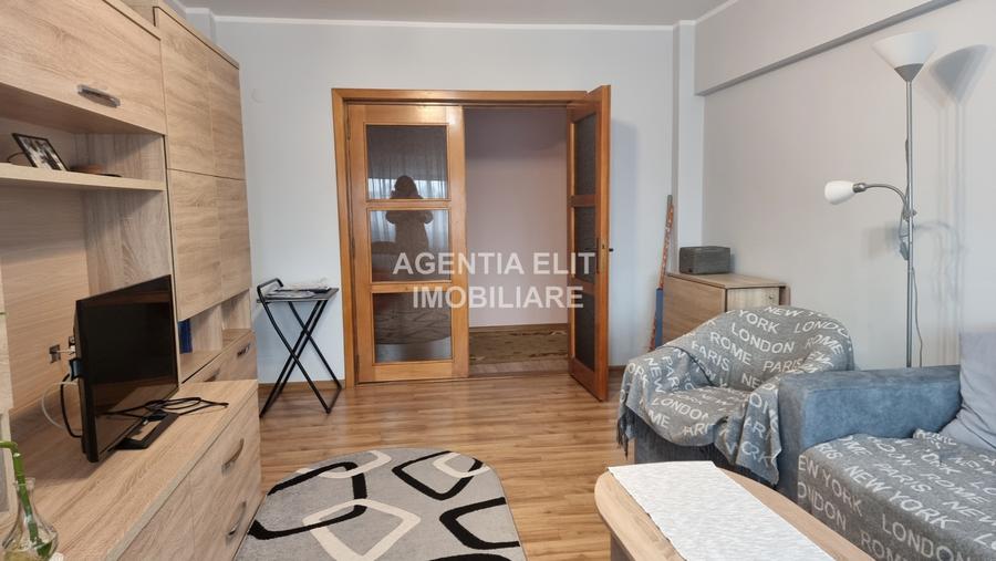 Apartament 4 camere, zona Stadion - 1