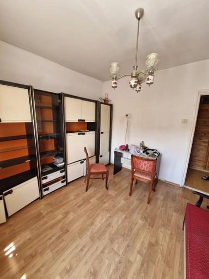 Apartament 3 camere - Comanesti, central. - 4
