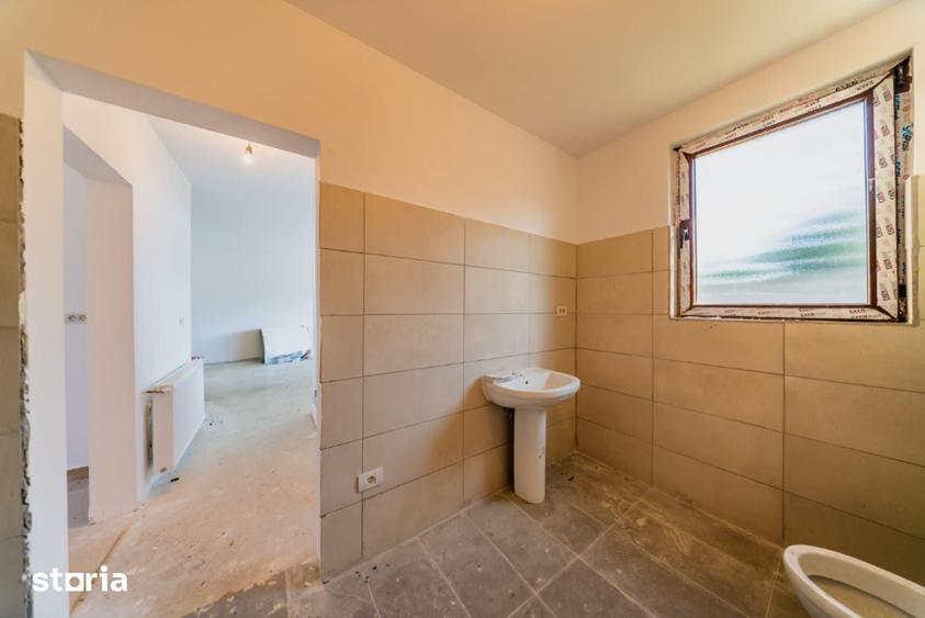Casă cu 4 camere cu Teren 220 Mp în Intim