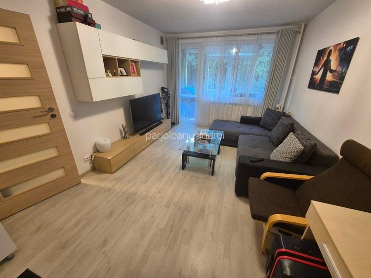 Vând apartament 2 camere Vând apartament 2 camere