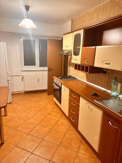 Inchiriere apartament 4 camere, aproape de metrou - 4