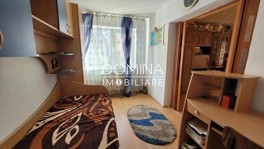 Vanzare apartament 3 camere, Targu Jiu, zona 23 August - 2