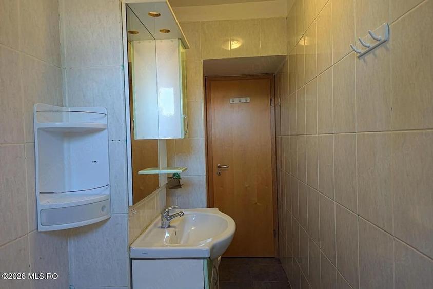 Apartament cu 4 camere semidecomandat în Mehala