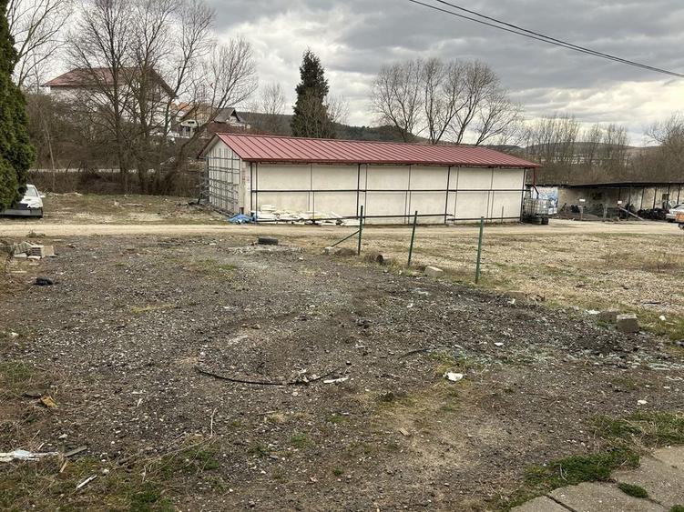 Inchiriez teren platforma beronata si birouri. Spatii depozitare. - 1