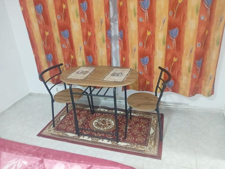 Persoana fizica inchiriez garsoniera zona piata deva - 1