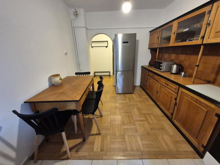 2 camere decomandat,et.4, Piata Victoriei, vis-a-vis America House - 9