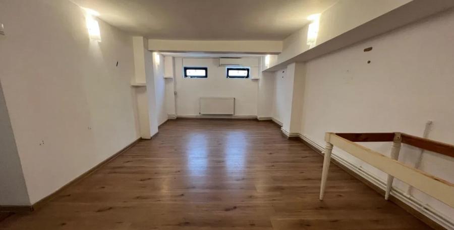 Delfinariu , spatiu comercial, 146 mp, intrare din strada. - 1