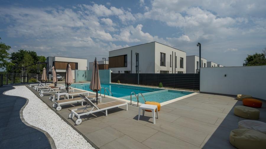 REV2003942 Vila tip duplex in complex cu piscina si loc de joaca - 1