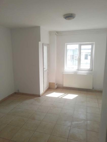 Vand apartament 2 camere semidecomandat et 4 60mp zona primaria - 1
