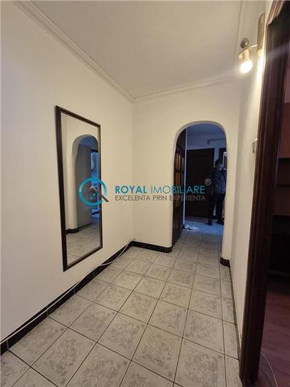 Royal Imobiliare - Vanzare apartament 3 camere zona Malu Rosu - 12
