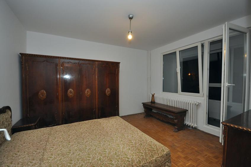 Apartament cu 3 camere decomandat în Drumul Taberei