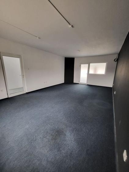 Spatiu comercial - - 3