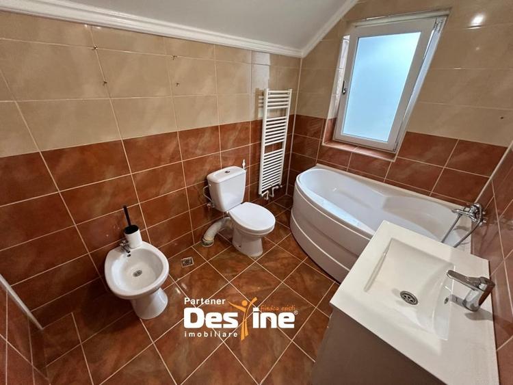 Casa individuala cu teren - 130mp utili 576 teren curte Acces rapid catre oras - 17