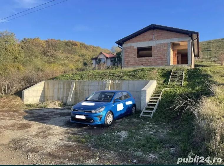 Vand casa la rosu Vand casa la rosu