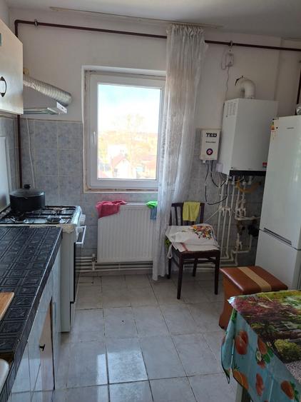 Apartament cu 3 camere decomandat în Est