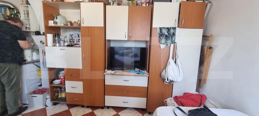 Garsoniera cu baie si geam mare  - scara foarte ingrijita - 7