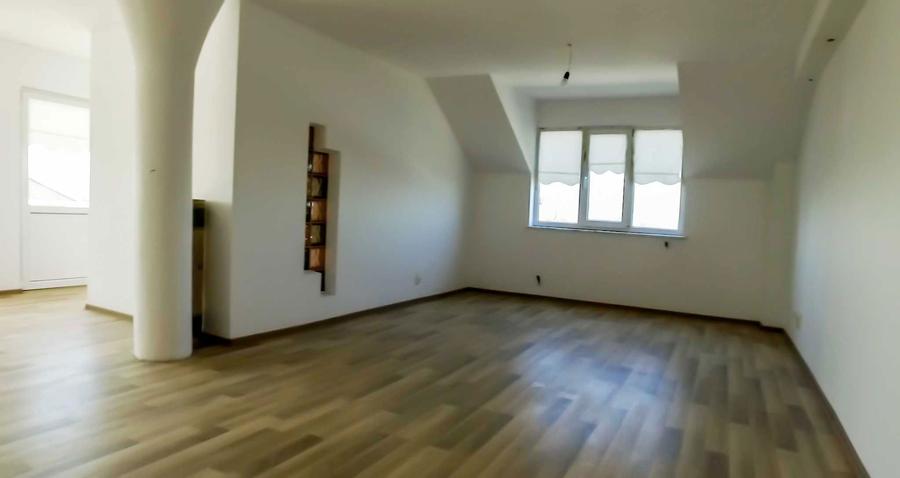 Vila 525 mp + 3300 mp teren in Botosani locuinta sau investitie - 2