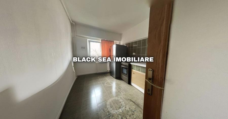 De vanzare apartament 3 camere in zona Casa de cultura. - Ocazie Unica - 3